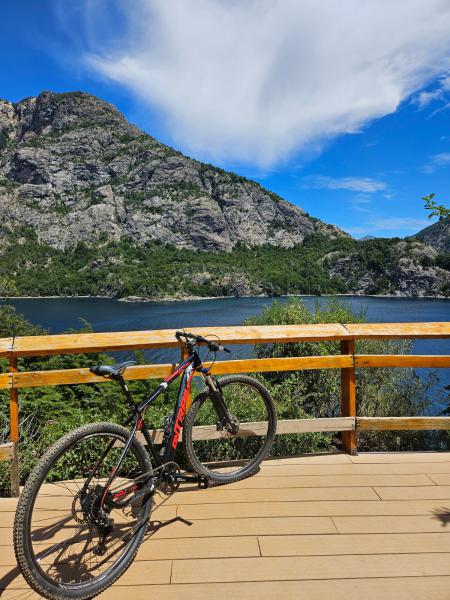 Explor&aacute; Bariloche en bicicleta: descubr&iacute; el encanto del Circuito Chico