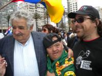 Afectuoso saludo del presidente Mujica al equipo de Cre-Arte durante Encuentro de F&uacute;tbol Callejero