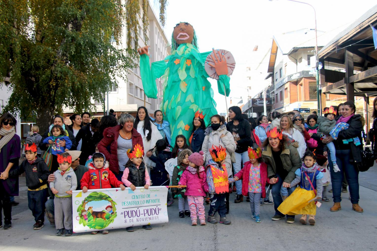 Convocan a escuelas, organizaciones y familias para ser parte del Desfile de Gigantes 2023