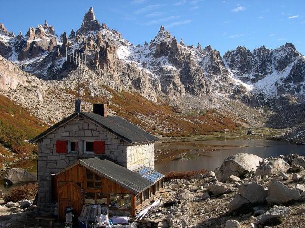 Evacuan a un joven desde el refugio Frey