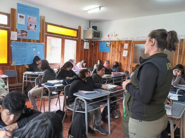 Guardaparques de la Unidad Operativa Noroeste desarrollaron diferentes actividades de Educaci&oacute;n Ambiental en Escuelas y con el resto de la Comunidad de Villa la Angostura.