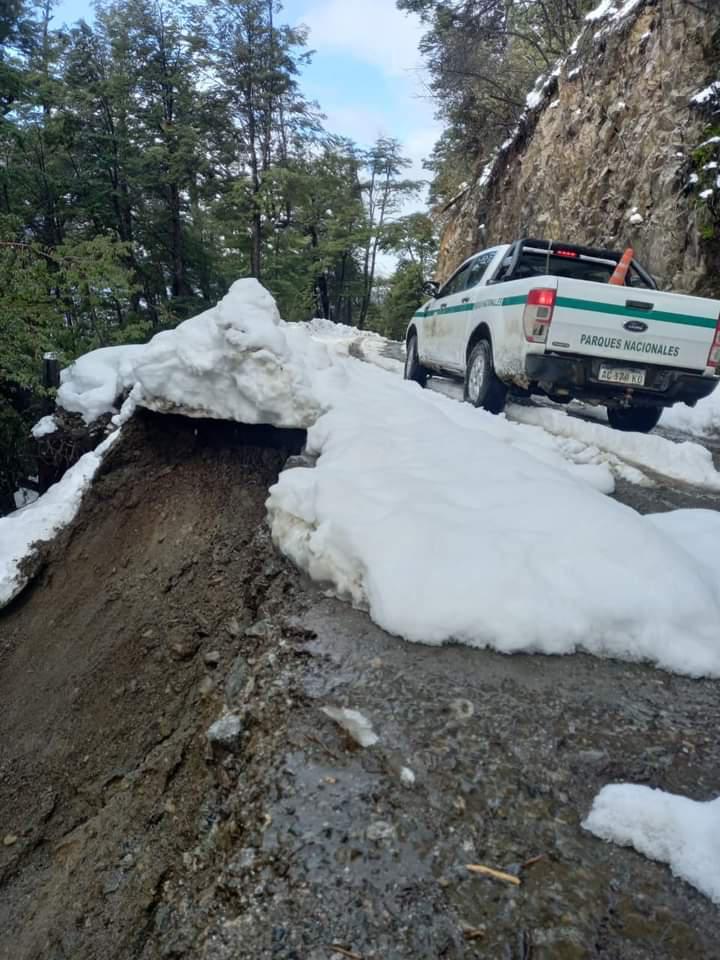 Continuidad del cierre del camino de monta&ntilde;a de Tronador por alerta clim&aacute;tica y evento de desmoronamiento.