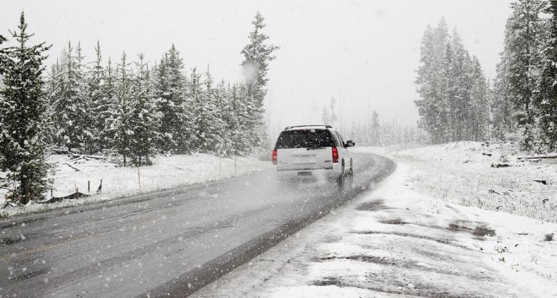 C&oacute;mo conducir con nieve o hielo de forma segura