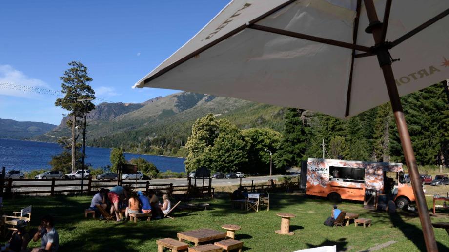 Bares de playa: los elegidos para disfrutar el verano en Bariloche