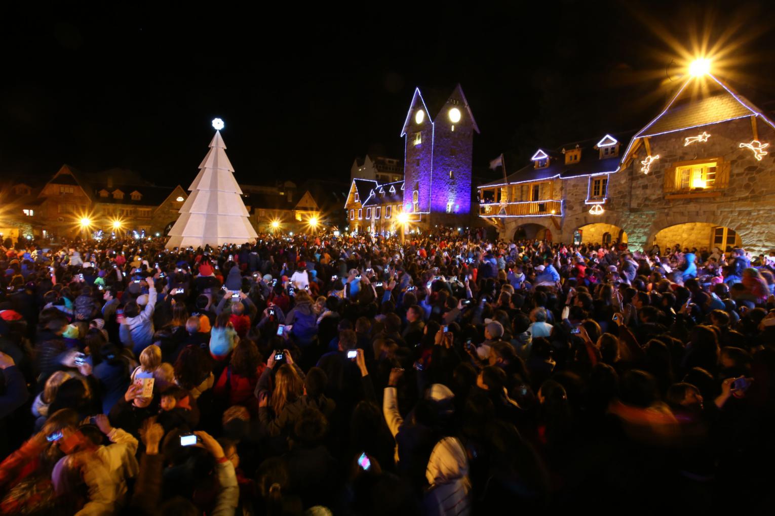  &#147;NAVIDAD EN BARILOCHE&#148; COMIENZA EL MI&Eacute;RCOLES CON SHOWS MUSICALES Y EL ENCENDIDO DEL &Aacute;RBOL GIGANTE