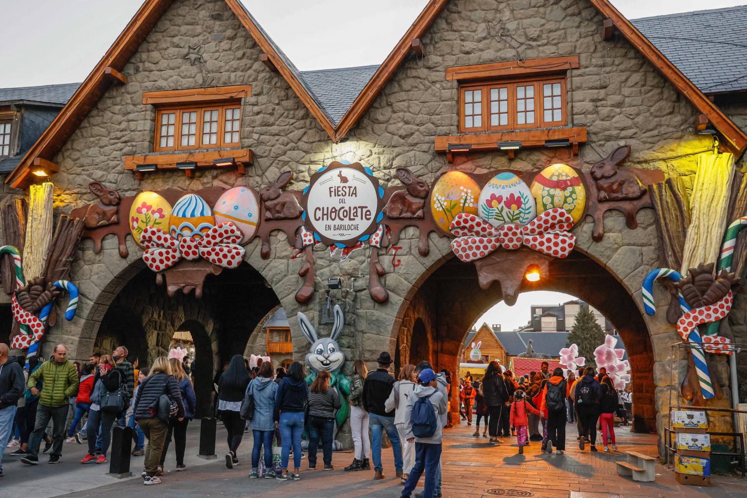  LOS EDIFICIOS DEL CENTRO C&Iacute;VICO SE VESTIR&Aacute;N DE CHOCOLATE EN UN SHOW &Uacute;NICO EN BARILOCHE