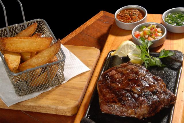 Ojo de bife en El Nacional Restaurant de fuegos