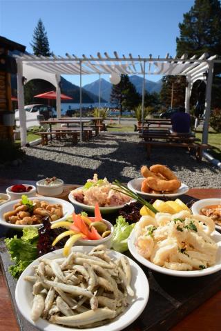 Picada de Mariscos en Bahia Lopez Beach