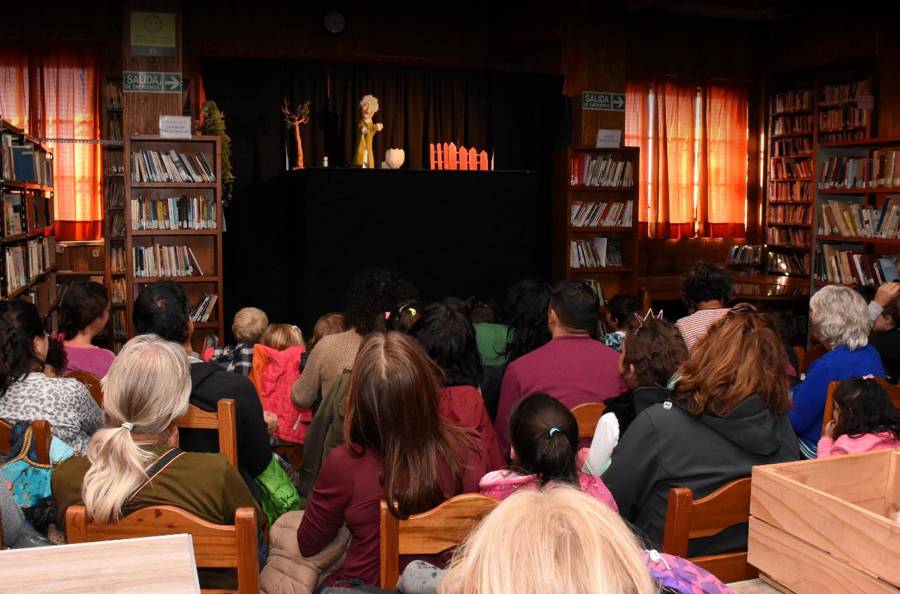 T&iacute;teres al viento presenta ciclo anual de t&iacute;teres en la Biblioteca Sarmiento