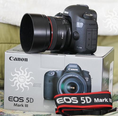 Canon EOS 5D Mark III con lente EF 24-105mm IS