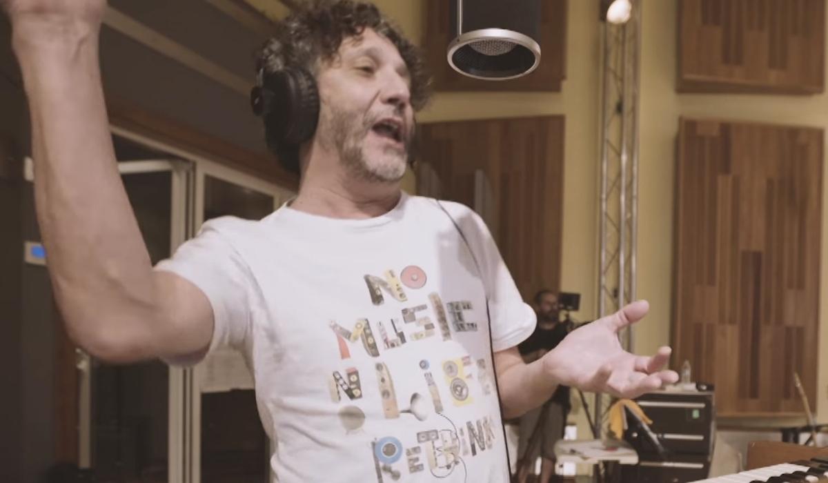 Fito P&aacute;ez canta contra la violencia de g&eacute;nero en su nuevo tema - Aleluya al Sol 