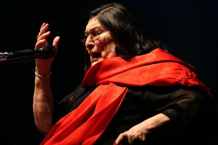 Mercedes Sosa. Se publicar&aacute;n 21 clips de la grabaci&oacute;n de &#147;Cantora&#148; junto a Gustavo Cerati, Charly Garc&iacute;a y m&aacute;s