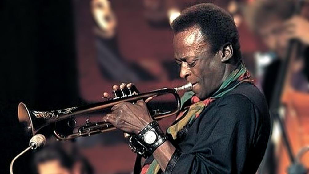 Miles Davis una vida marcada por el riesgo art&iacute;stico y el tormento personal