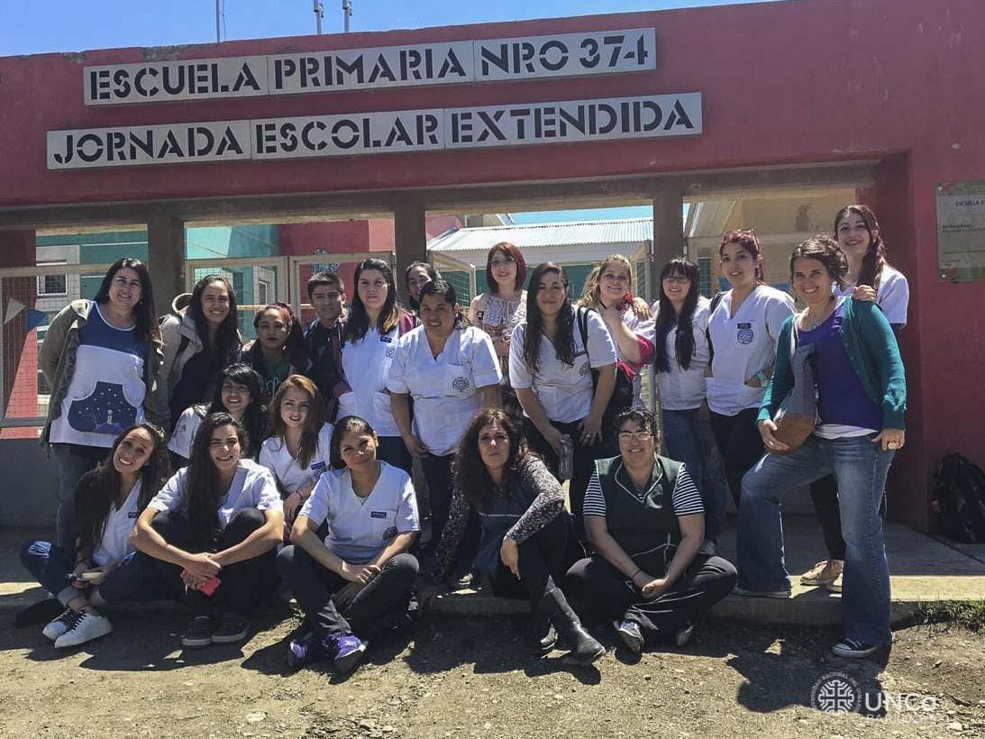 Talleres brindados por los estudiantes de enfermer&iacute;a para los ni&ntilde;os y ni&ntilde;as de las Escuelas Primarias