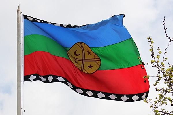 Izamiento de la bandera Mapuche en la UNCo Bariloche (Wi&ntilde;oy Xipantu)