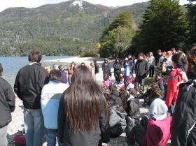 DESPERTANDO AL SOL,  LOS COROS CANTAN