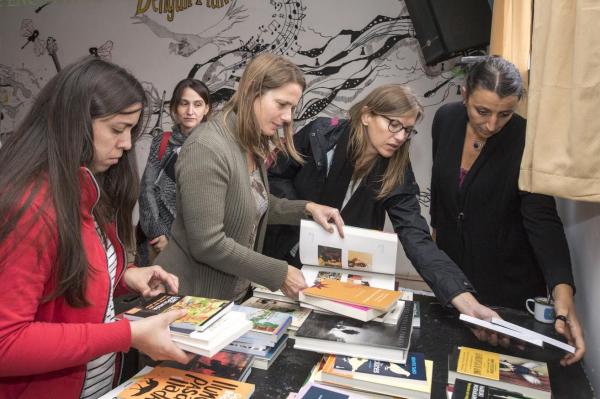 M&aacute;s de 300 libros fueron donados en el marco del FILBA Bariloche