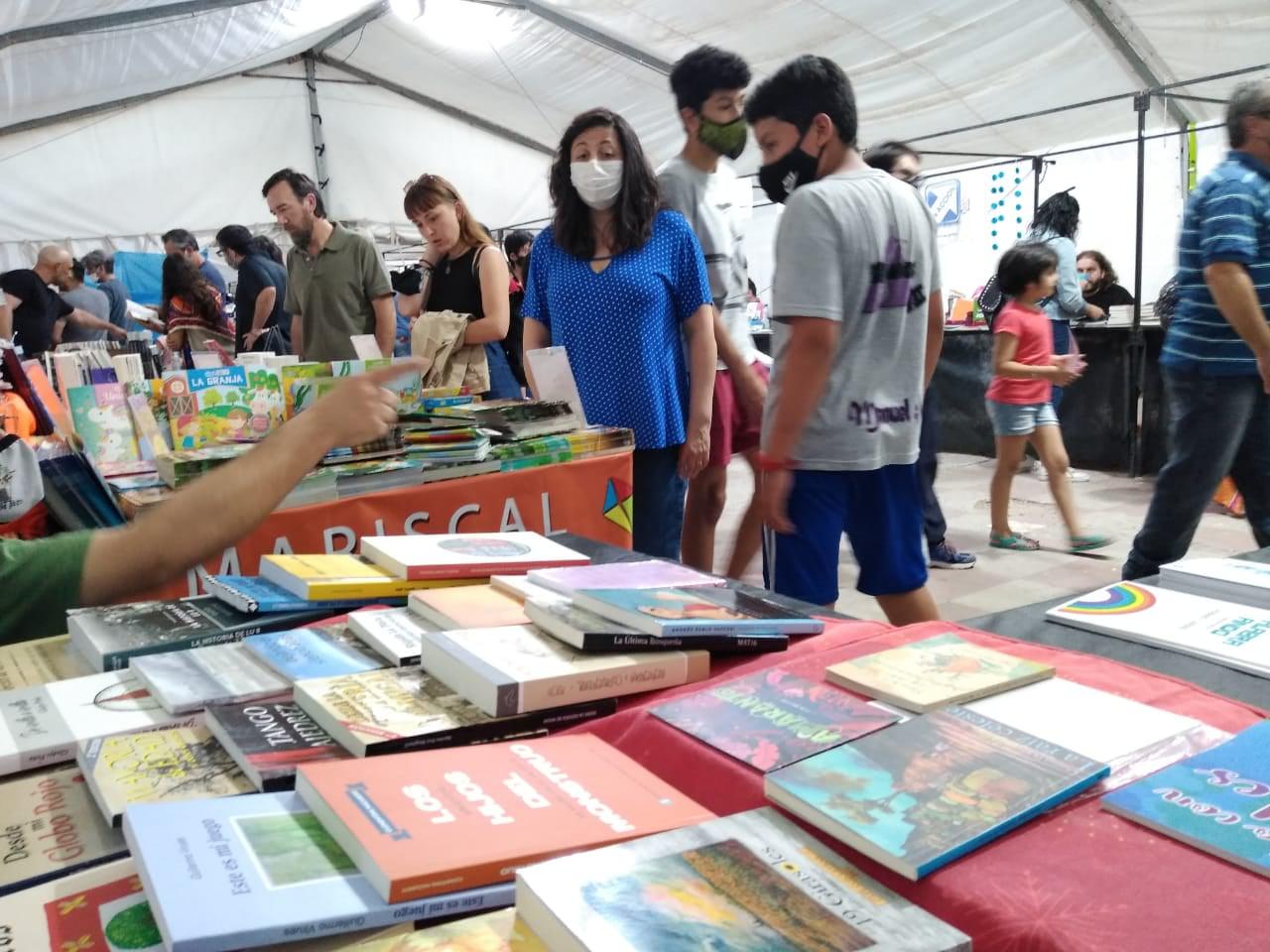 La Editora Municipal Bariloche, presente en la Feria del Libro de Viedma