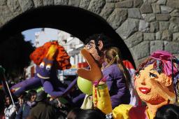 Arranca el festival con los t&iacute;teres en la calle 