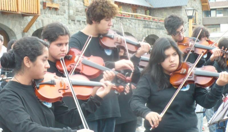 Orquesta del Bicentenario a la gorra