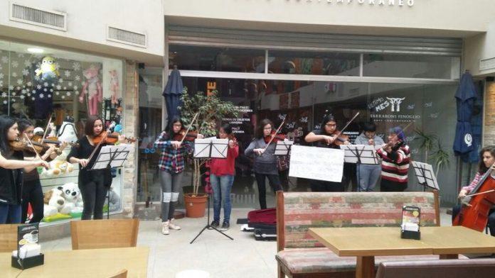 J&oacute;venes m&uacute;sicos barilochenses recaudan fondos para viajar a un encuentro orquestal