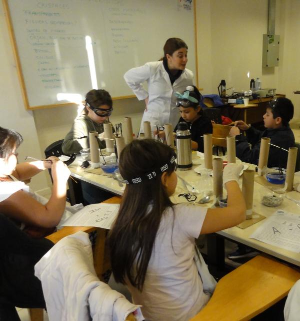 TALLERES GRATUITOS DE EXPERIMENTOS PARA NI&Ntilde;OS Y PARA ADOLESCENTES EN EL CENTRO AT&Oacute;MICO BARILOCHE