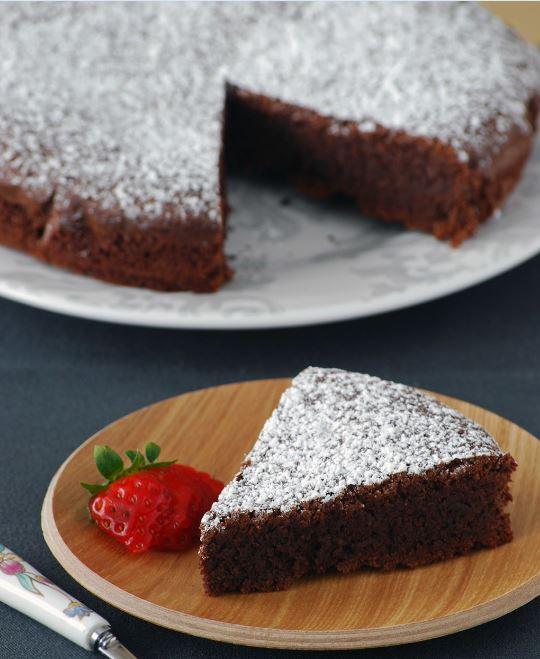 Pastel jugoso de chocolate, avellana y almendra sin harina. Receta sin gluten 