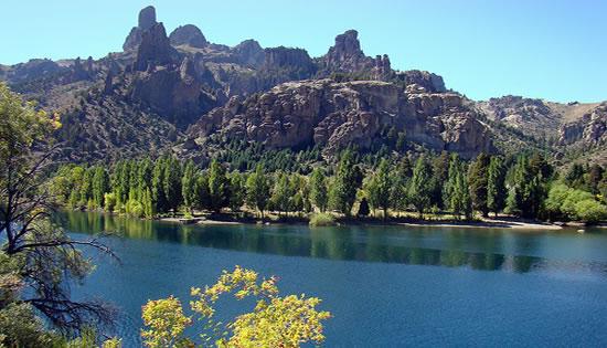 R&iacute;o Limay y valle Encantado