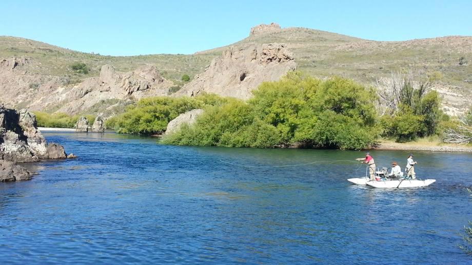 La seducci&oacute;n de las flotadas de pesca por el r&iacute;o Limay