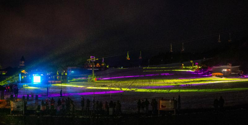 Desfile, bajada de luces y show lum&iacute;nico