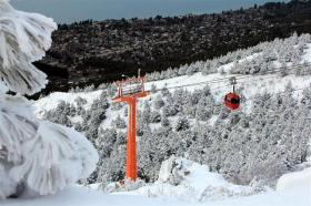Con buena cantidad y calidad de nieve turistas disfrutaron en el Telef&eacute;rico Cerro Otto