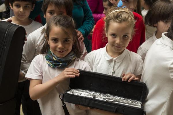 LA FUNDACION FURMAN DONO INSTRUMENTOS MUSICALES A LA ORQUESTA DE NI&Ntilde;OS DE LA ESCUELA DE VILLA LOS COIHUES