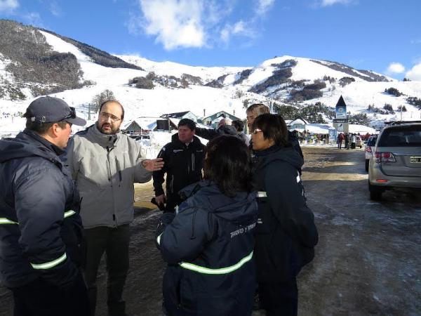 Fortalecen medidas de ordenamiento de tr&aacute;nsito en Cerro Catedral