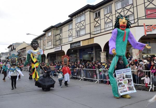 Multitudinario desfile para celebrar los 115 a&ntilde;os de Bariloche