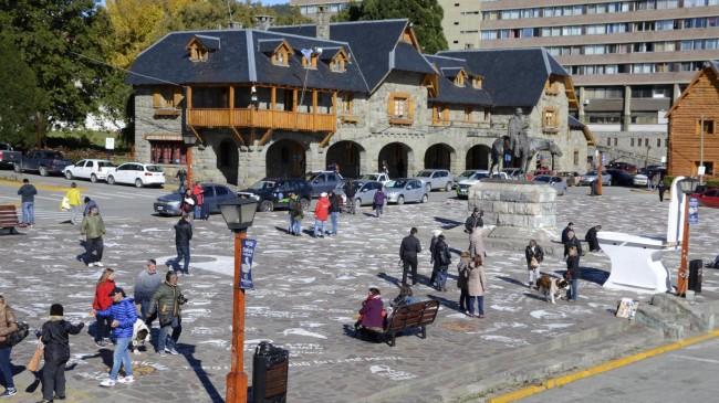 Turistas y residentes alzaron la voz por la contaminaci&oacute;n del Nahuel Huapi