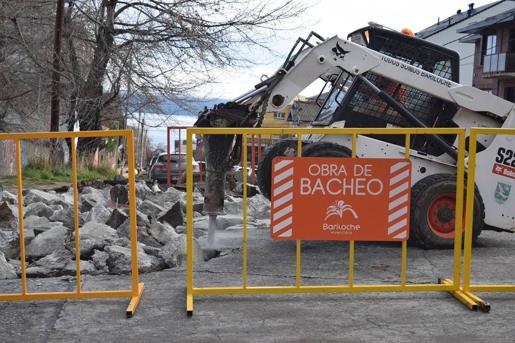 Precauci&oacute;n por bacheo en Mitre y Villegas