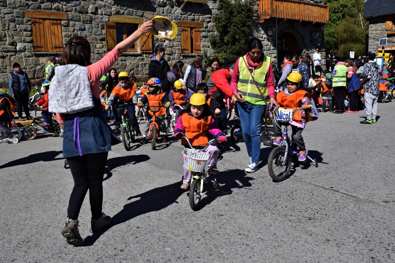 Colorida jornada l&uacute;dica de Educaci&oacute;n Vial en el Centro C&iacute;vico