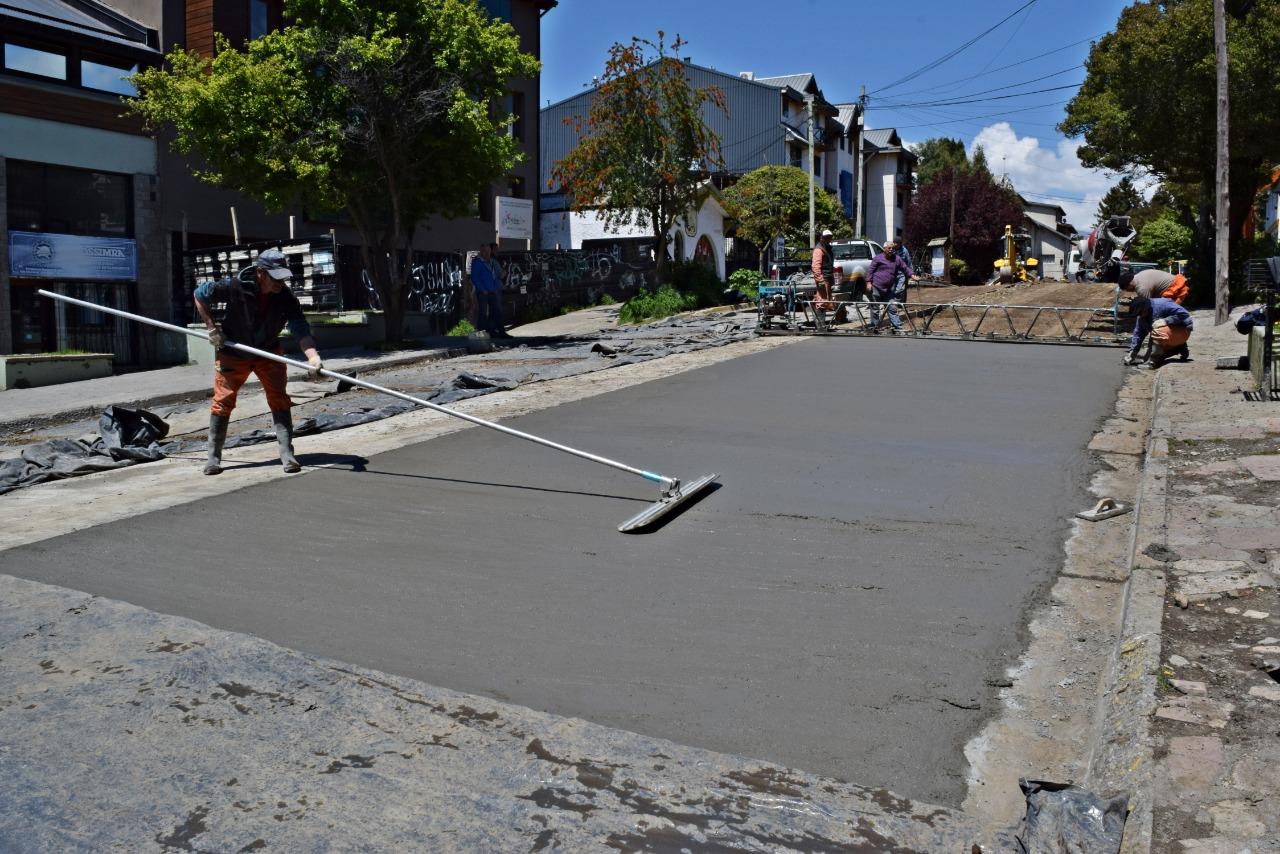 Avanzan los trabajos de hormigonado sobre calle 20 de Febrero