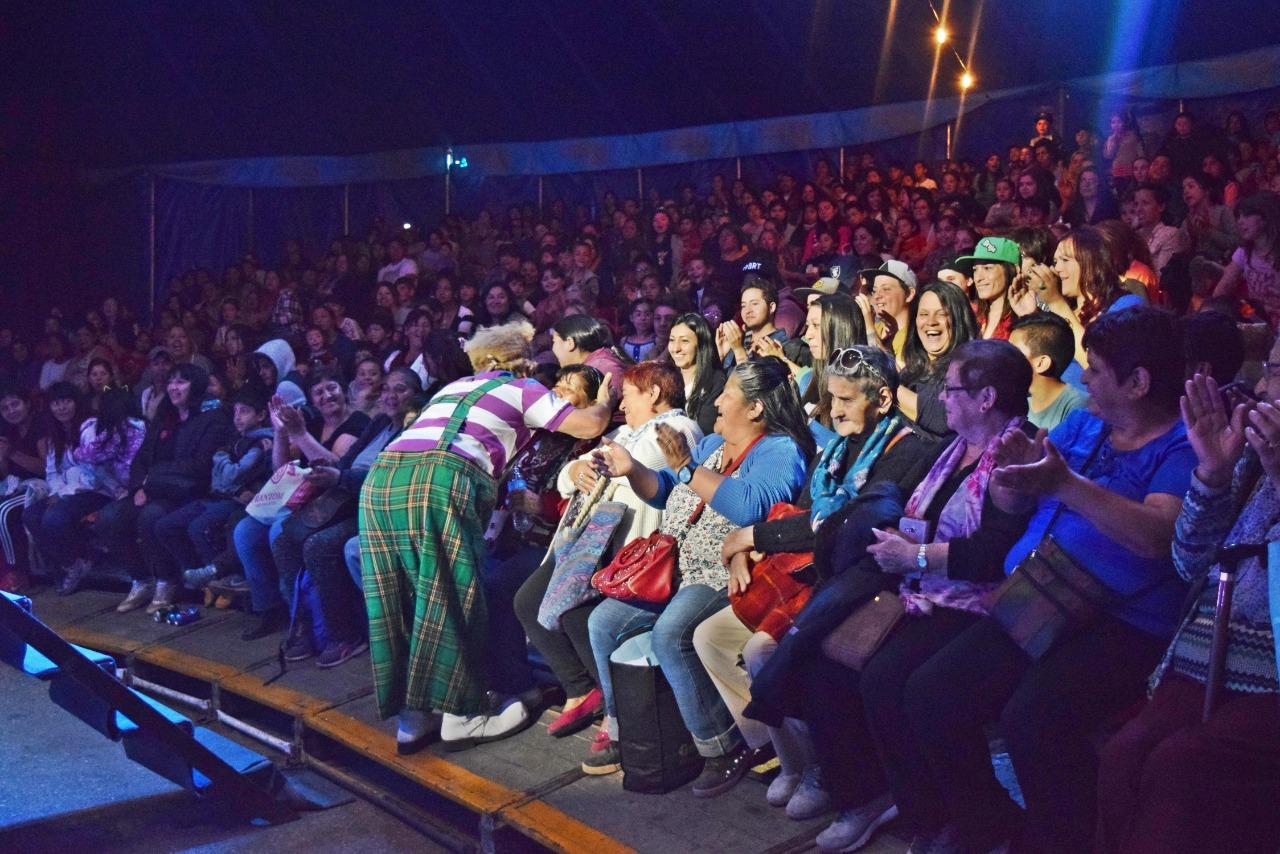 El circo ofreci&oacute; una funci&oacute;n especial para los ni&ntilde;os de Bariloche