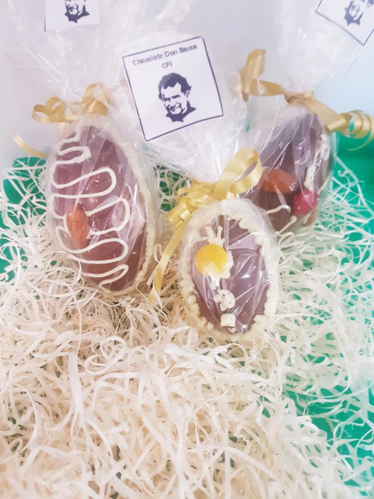 Ya se comercializan huevos de pascua en el Mercado Comunitario