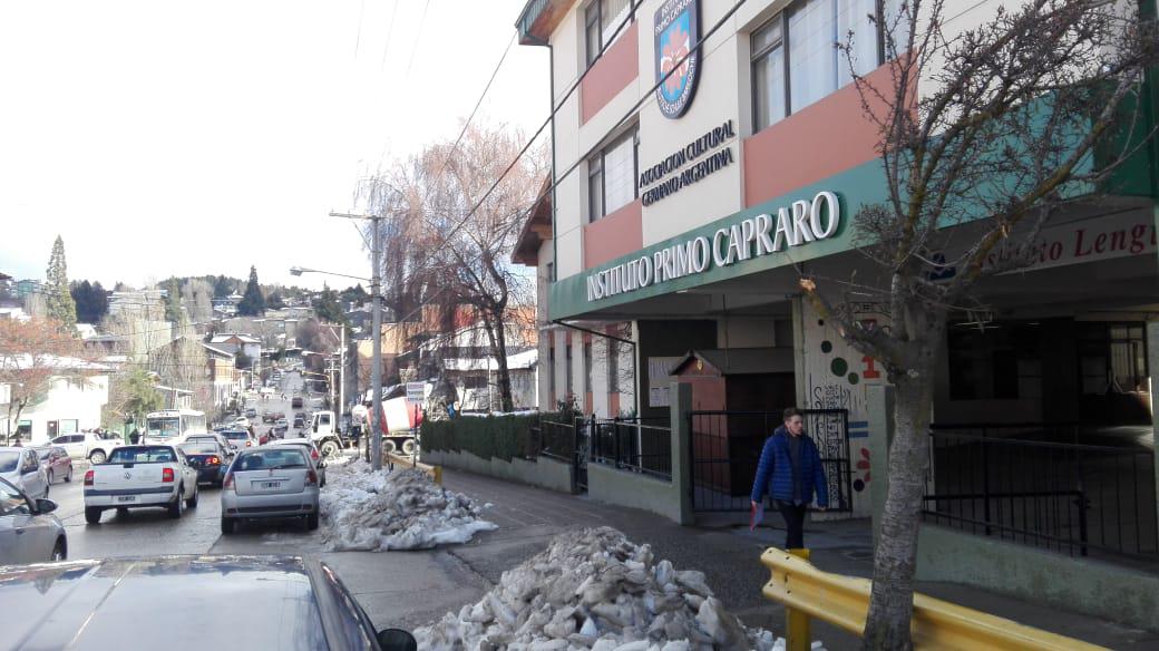 Piden no estacionar en colegio Capraro por despeje de nieve