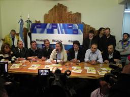 Conferencia de prensa ante situaci&oacute;n de erupci&oacute;n de volc&aacute;n Calbuco