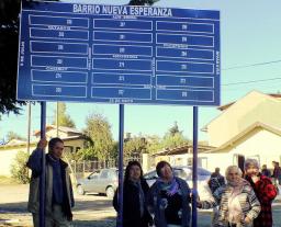 Barrios gestionan e instalan carteler&iacute;a con financiamiento municipal