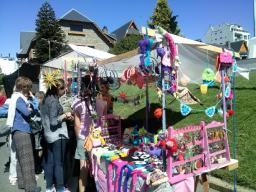 El lunes vuelve la feria de artesanos de calle Mai