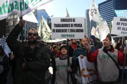 Sindicato de Trabajadores de Prensa de Bariloche y Zona Andina : Bariloche alz&oacute; su bandera en la Marcha 8J