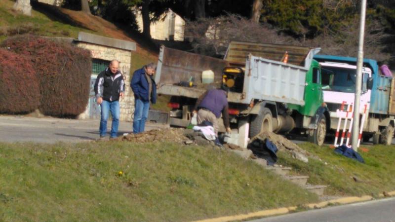 Precauci&oacute;n por tareas de bacheo en Av. 12 de Octubre