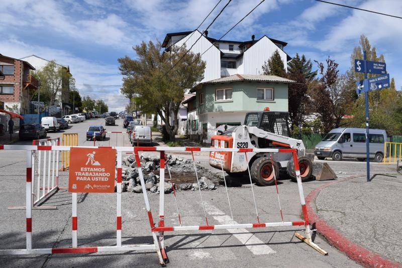 Comenzaron los bacheos en mano norte de calle Belgrano