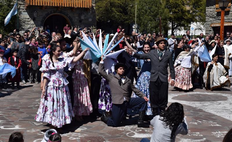 Colorido festejo por el D&iacute;a Nacional de la Tradici&oacute;n