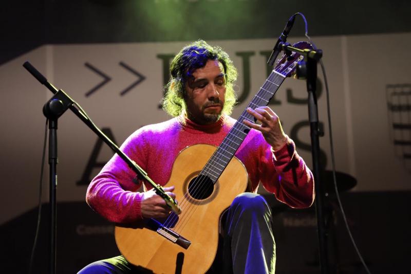 El guitarrista Luis Chav&eacute;z Ch&aacute;vez gan&oacute; el XIV Concurso de Composici&oacute;n Musical Luis Advis de Chile
