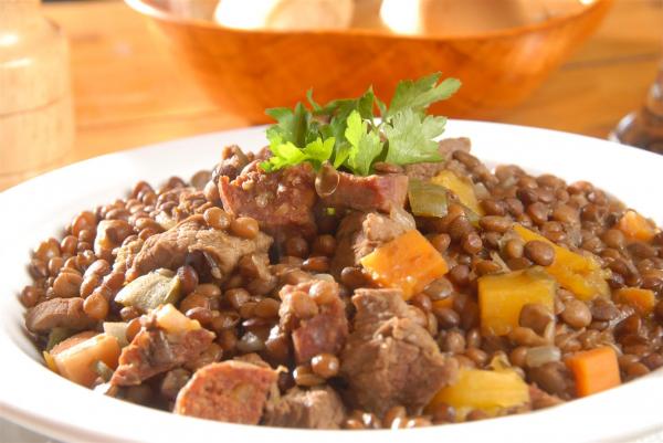 Plato del d&iacute;a para este martes : Guiso de Lentejas o Pollo al Horno con papas